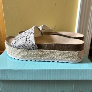 Dirty Laundry Snake Skin size 8.5